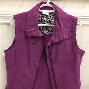 SOLD ❤️💜🧡💛Women’s size M Columbia vest